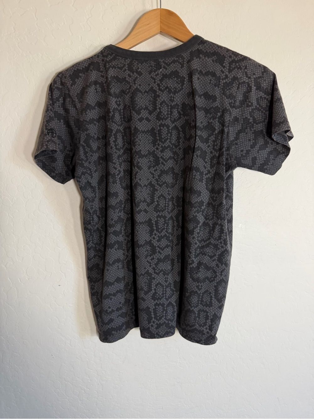 Anine Bing Lili Tee Washed Python Charcoal Grey Snake Print Heavy Distressed XS - Picture 5 of 5